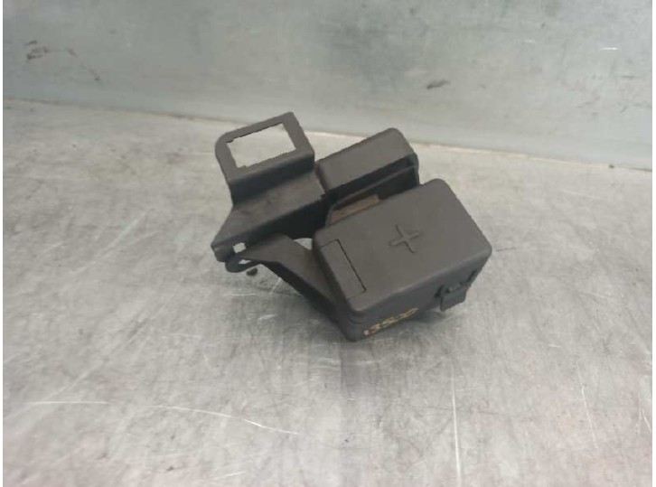 Recambio de caja reles / fusibles para bmw x3 (e83) 3.0 turbodiesel referencia OEM IAM 61138385159 
