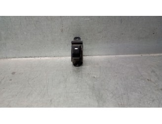 Recambio de mando elevalunas delantero derecho para kia rio iii (ub) 1.25 cvvt referencia OEM IAM 935751W010 935751W010 