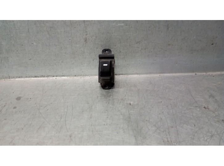 Recambio de mando elevalunas delantero derecho para kia rio iii (ub) 1.25 cvvt referencia OEM IAM 935751W010 935751W010 