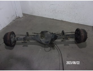 Recambio de puente trasero para nissan cabstar 3.0 referencia OEM IAM 4714449 TAMBOR 5 AGUJEROS BURRA 26