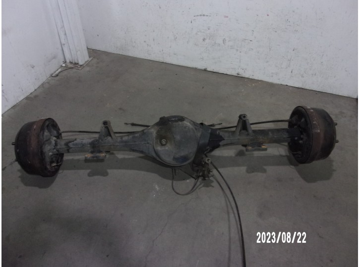 Recambio de puente trasero para nissan cabstar 3.0 referencia OEM IAM 4714449 TAMBOR 5 AGUJEROS BURRA 26