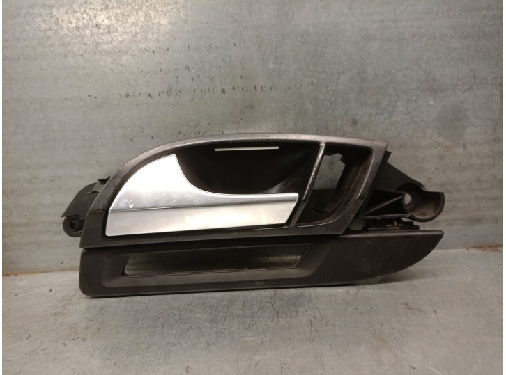 Replacement front left interior door handle for Audi Q7 (4LB) 3.0 TDI Quattro OEM IAM reference 4L0837019 4L0837019 