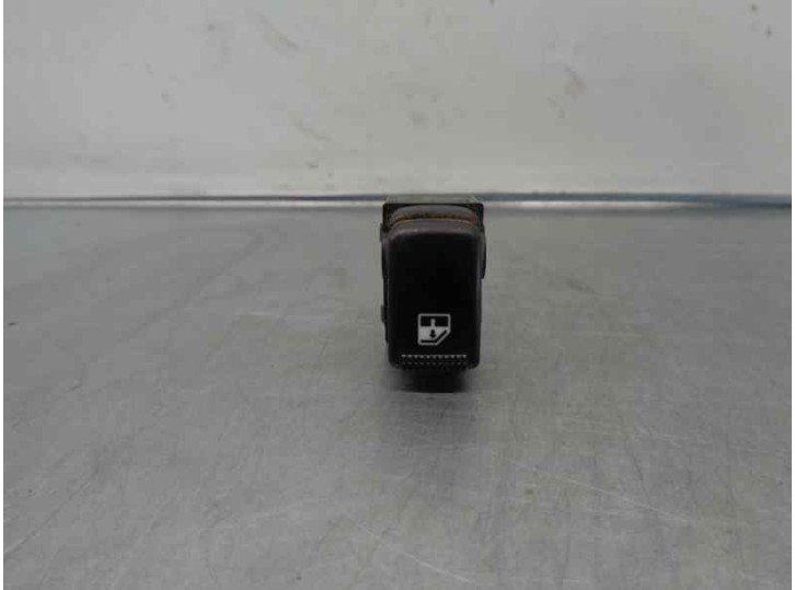 Recambio de mando elevalunas trasero derecho para kia sorento 2.5 crdi cat referencia OEM IAM 935803E3008Z 