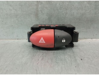 Replacement hazard warning switch for Opel Movano B Van/Combi 2.3 CDTi OEM IAM reference E31601 4400986 