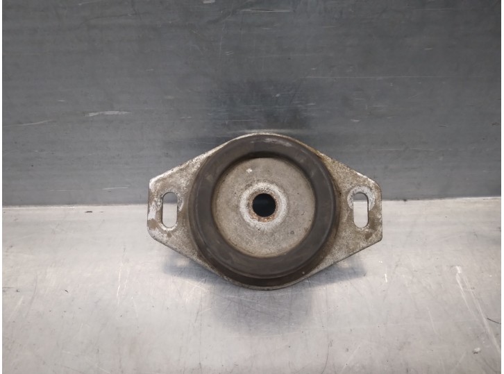 Replacement left engine mount for Peugeot Expert Van Standard 1.9 Diesel OEM IAM reference 182710 