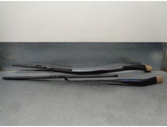 Recambio de brazo limpia delantero derecho para kia xceed 1.4 tgdi cat referencia OEM IAM 