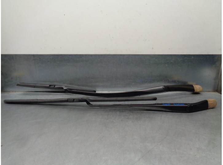 Recambio de brazo limpia delantero derecho para kia xceed 1.4 tgdi cat referencia OEM IAM   