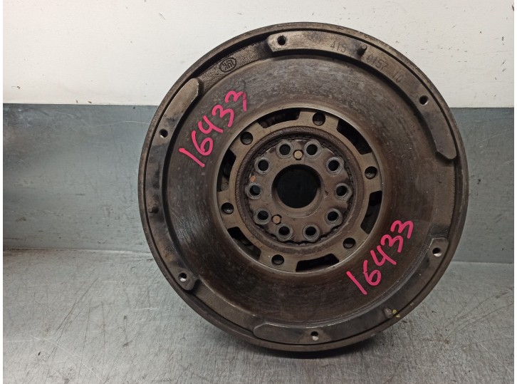 Replacement flywheel for Opel Vectra C sedan 2.0 DTI OEM IAM reference 616033 415015710 LUK