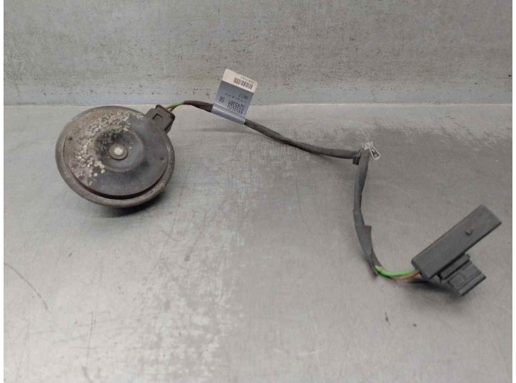 Recambio de claxon para mercedes-benz vito tourer (447) 2.0 cdi cat referencia OEM IAM A4475418682 A4475402355 