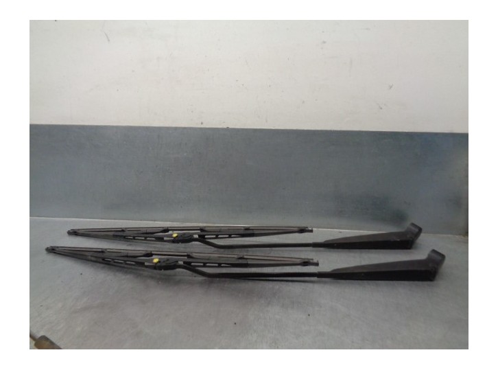 Recambio de brazo limpia delantero derecho para nissan pick-up (d22) 2.5 turbodiesel referencia OEM IAM 28881VJ400  