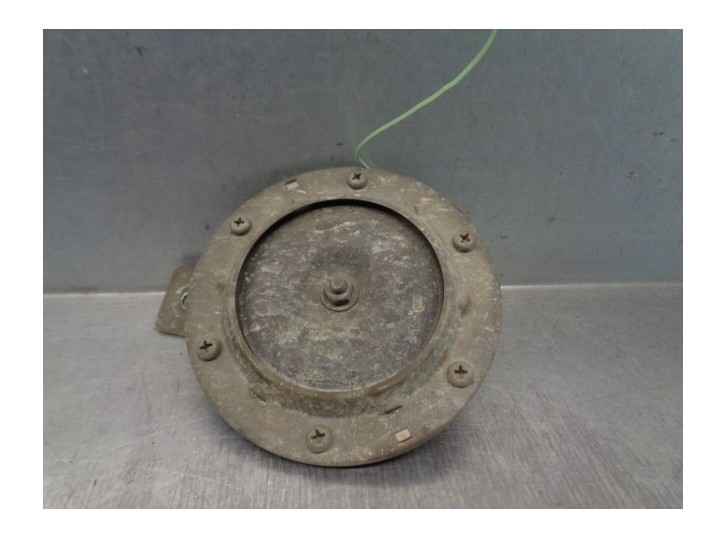 Replacement horn for Nissan Pick-Up (D22) 2.5 turbodiesel OEM IAM reference 25610R8460 