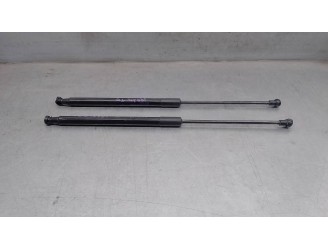 Replacement trunk / tailgate shock absorbers for Citroën C1 1.0 VTi OEM IAM reference 689500H040 