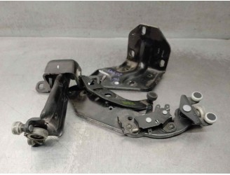Recambio de soporte / guia puerta corredera para mercedes-benz vito tourer (447) 2.0 cdi cat referencia OEM IAM A4477600747 A447