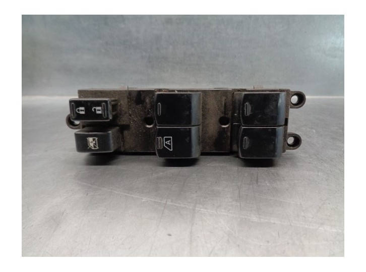 Replacement front left window regulator switch for Nissan Tiida (C11X/SC11X) 1.5 dCi turbodiesel cat OEM IAM reference 25401