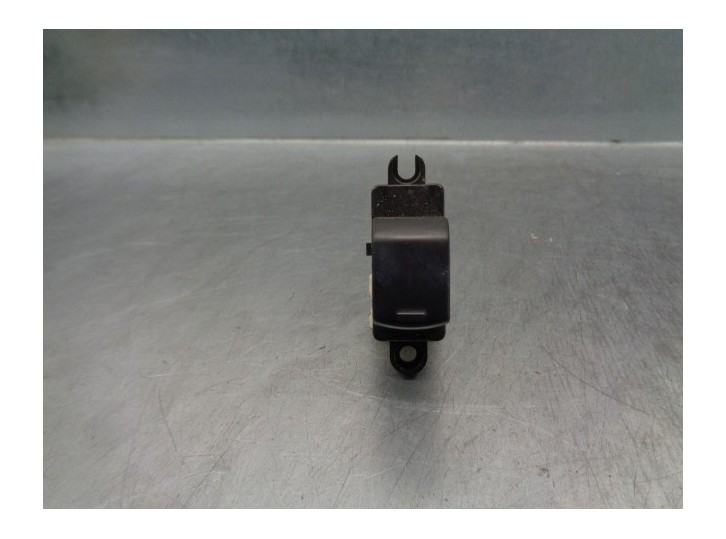 Replacement rear right window regulator switch for Nissan Tiida (C11X/SC11X) 1.5 dCi turbodiesel CAT OEM IAM reference 25411AX01