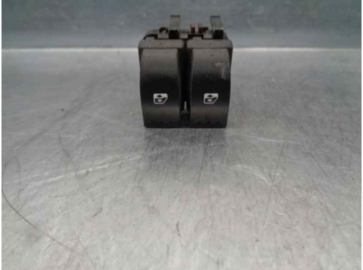 Replacement front left window regulator switch for Renault Espace IV (JK0) 2.2 dCi turbodiesel OEM IAM reference 8200250650 