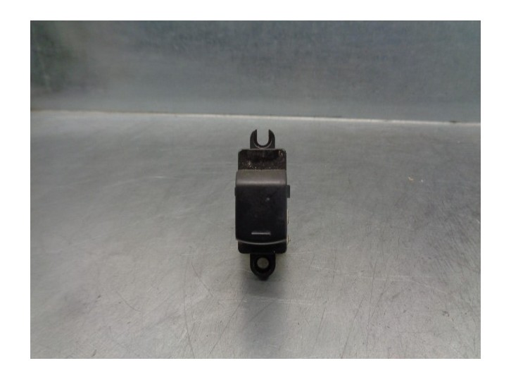 Replacement rear left window lift switch for Nissan Tiida (C11X/SC11X) 1.5 dCi turbodiesel cat OEM IAM reference 25411AX