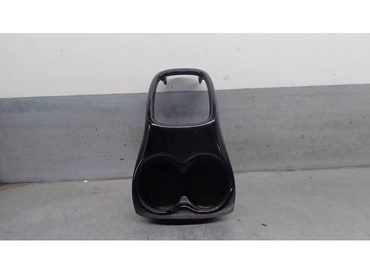 Recambio de molduras delanteras para citroën c1 1.0 vti referencia OEM IAM 588040H020 