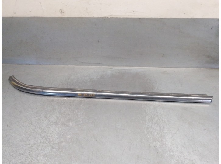 Recambio de molduras traseras para mini mini countryman (f60) cooper referencia OEM IAM 51377390174 51377390174 