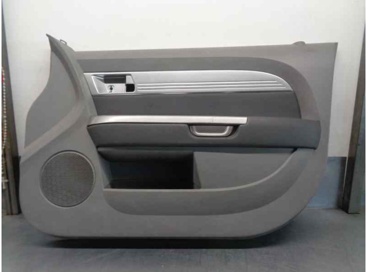 Recambio de guarnecido puerta delantera derecha para chrysler sebring berlina 2.0 crd cat referencia OEM IAM 1GH681DBAA  