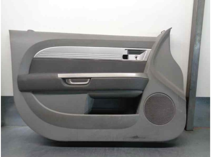 Recambio de guarnecido puerta delantera izquierda para chrysler sebring berlina 2.0 crd cat referencia OEM IAM 1GH631DBAA  