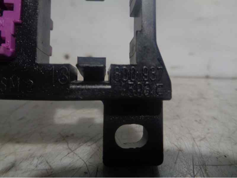 Recambio de caja reles / fusibles para volkswagen golf iv variant (1j5) 1.9 tdi referencia OEM IAM 8D0937503E  
