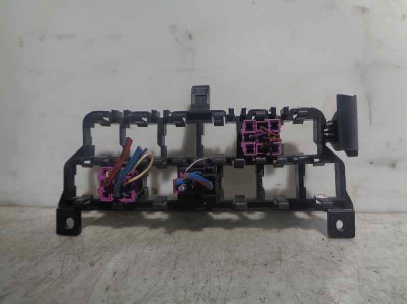 Recambio de caja reles / fusibles para volkswagen golf iv variant (1j5) 1.9 tdi referencia OEM IAM 8D0937503E  
