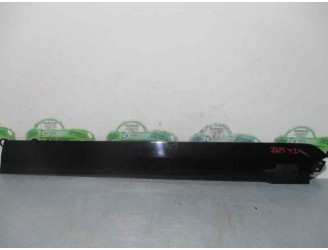 Recambio de molduras traseras para kia carnival 2.9 crdi cat referencia OEM IAM 839054D100 