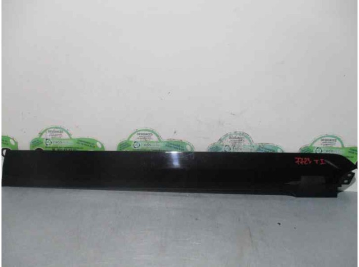 Recambio de molduras traseras para kia carnival 2.9 crdi cat referencia OEM IAM 839054D100  