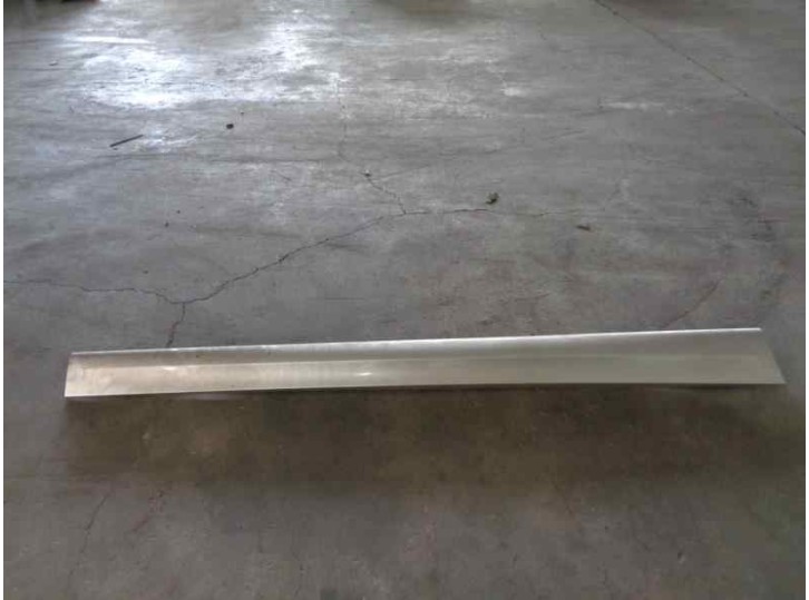 Recambio de spoiler talonera lateral derecha para bmw serie 3 touring (e91) 2.0 turbodiesel cat referencia OEM IAM 8041844 