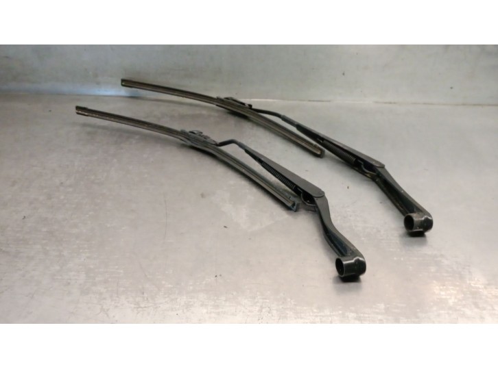 Recambio de brazo limpia delantero derecho para chrysler pt cruiser (pt_) 2.2 crd referencia OEM IAM 5018426AA 5018426AA 