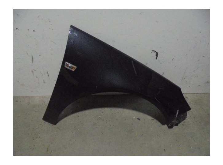 Recambio de aleta delantera derecha para opel insignia berlina 2.0 cdti cat referencia OEM IAM 6102366 NEGRA 