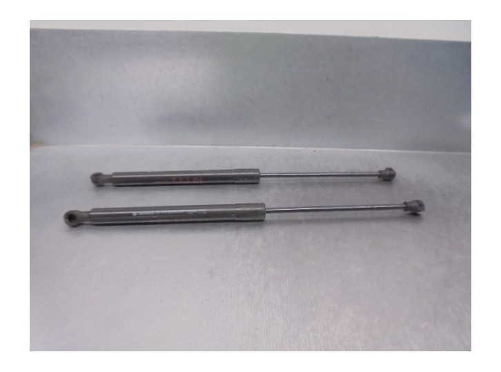 Recambio de amortiguadores capo para renault megane iv berlina 5p 1.5 dci diesel fap energy referencia OEM IAM 654700462R 