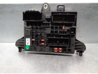 Recambio de caja reles / fusibles para opel insignia berlina 2.0 cdti cat referencia OEM IAM 13277317 
