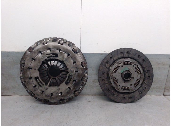 Replacement clutch kit for BMW X3 (E83) 2.0 SD OEM IAM reference 124041310 324051610 LUK