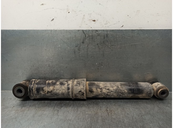 Recambio de amortiguador trasero izquierdo para renault kangoo referencia OEM IAM 8200800724 03071000202 KYB