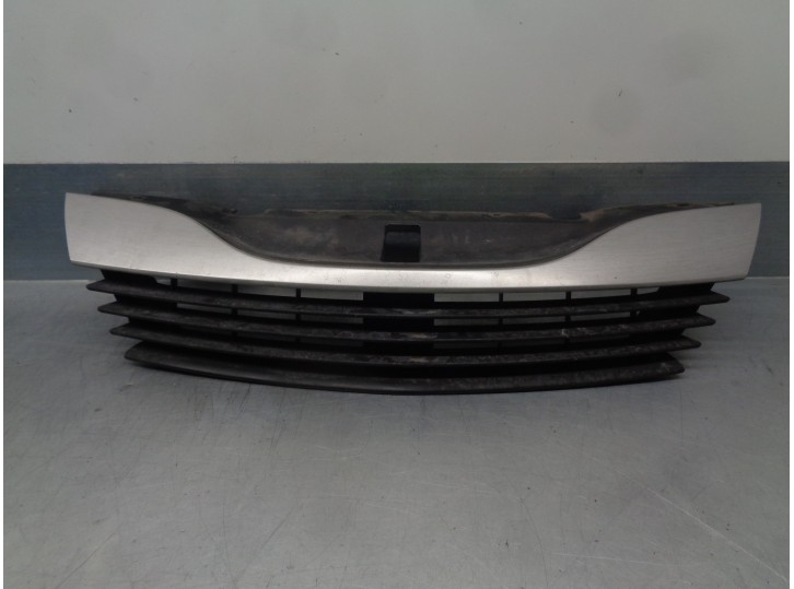 Replacement front grille for Renault Laguna II (BG0) 1.9 dCi Diesel OEM IAM reference 8200390126 