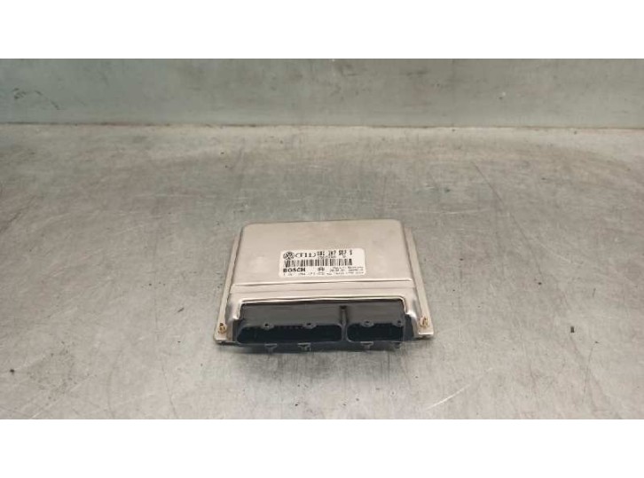 Recambio de centralita motor uce para audi a4 berlina (b5) 1.8 20v referencia OEM IAM 8D0907557S 0261204182 BOSCH