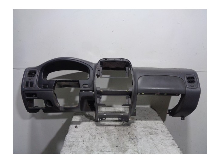 Recambio de salpicadero para nissan pick-up (d22) 2.5 16v turbodiesel cat referencia OEM IAM 68100VJ400 GRIS 