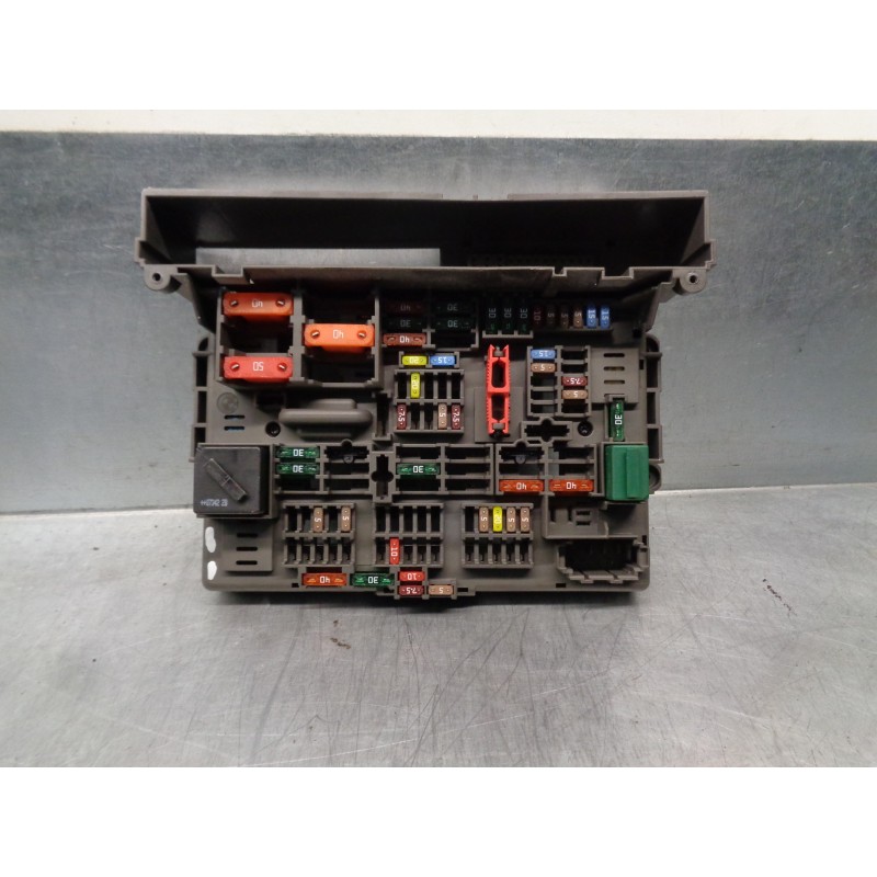Recambio de caja reles / fusibles para bmw serie 3 berlina (e90) 320d referencia OEM IAM 61146971370 64567041 
