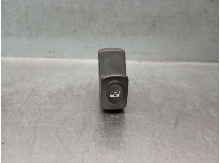 Recambio de mando elevalunas trasero izquierdo para dacia sandero 1.5 dci referencia OEM IAM 8200467793 8200467793 