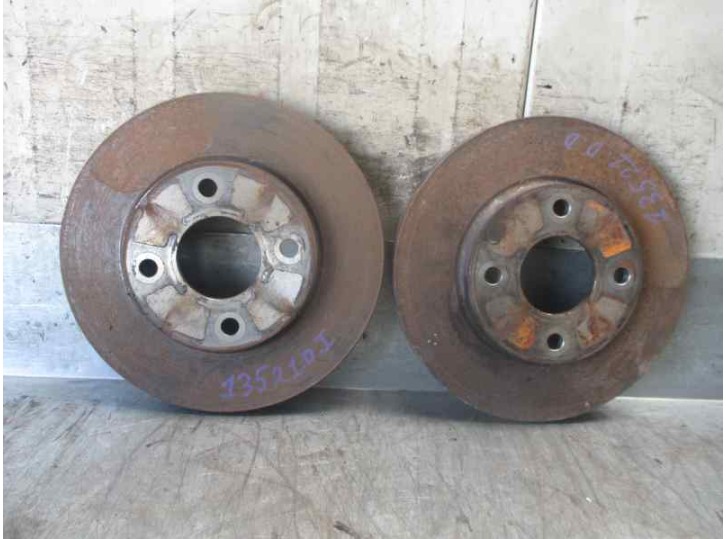 Replacement front brake disc for Ford Focus Saloon (CAK) 1.8 TDCi CAT OEM IAM reference 4410264 DF4036 TRW