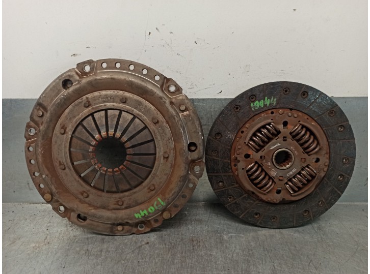 Replacement clutch kit for Opel Vectra C saloon 2.0 DTI OEM IAM reference 090470884 
