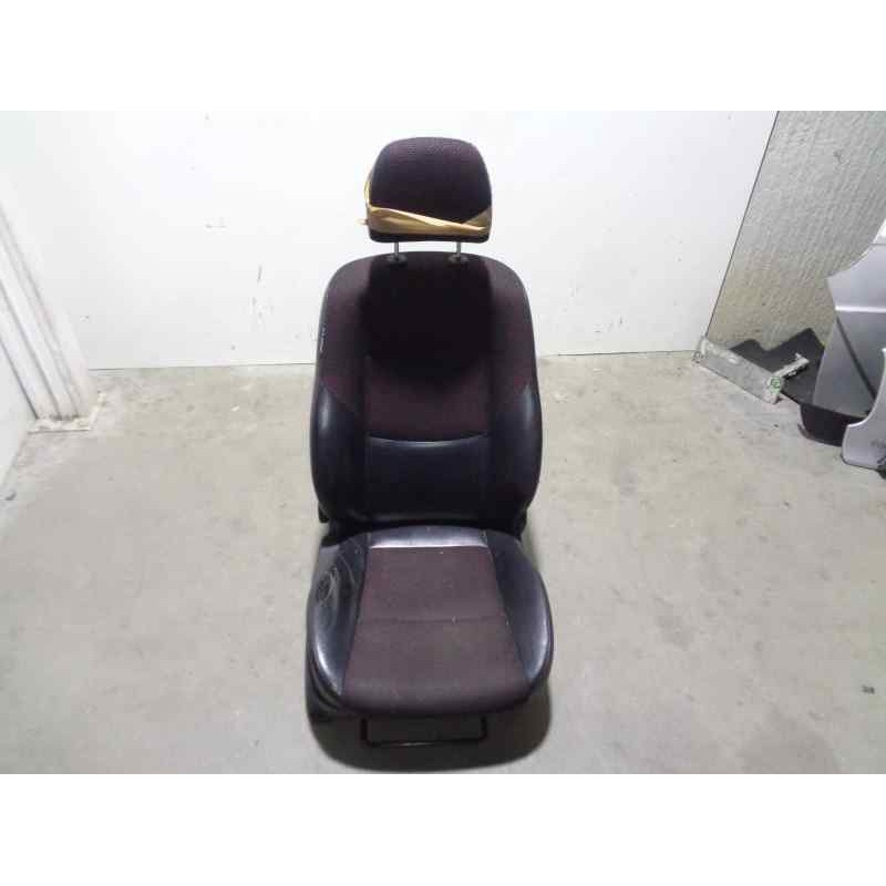 Recambio de asiento delantero derecho para hyundai i30 style referencia OEM IAM  CUERO NEGRO Y TELA ROJA 5 PUERTAS