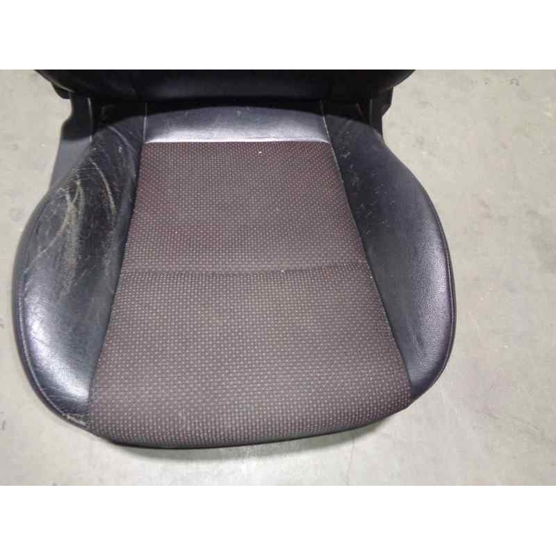 Recambio de asiento delantero derecho para hyundai i30 style referencia OEM IAM  CUERO NEGRO Y TELA ROJA 5 PUERTAS