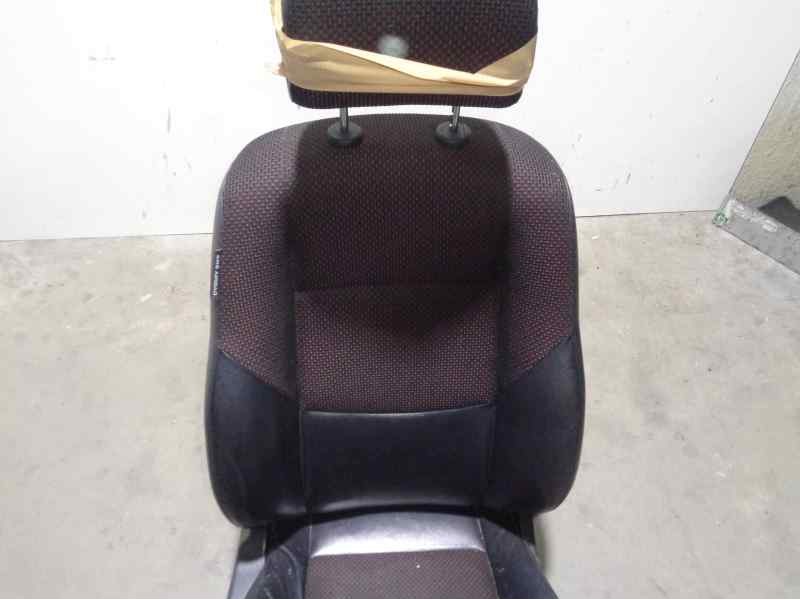 Recambio de asiento delantero derecho para hyundai i30 style referencia OEM IAM  CUERO NEGRO Y TELA ROJA 5 PUERTAS