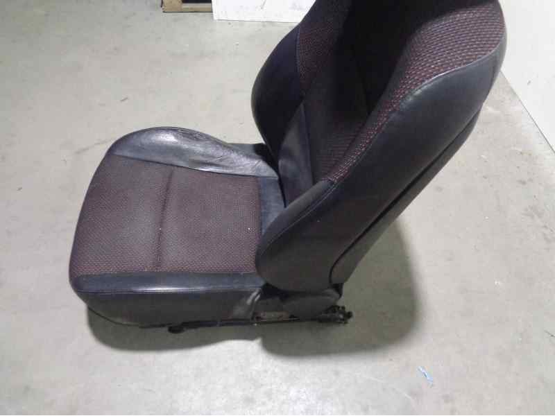 Recambio de asiento delantero derecho para hyundai i30 style referencia OEM IAM  CUERO NEGRO Y TELA ROJA 5 PUERTAS