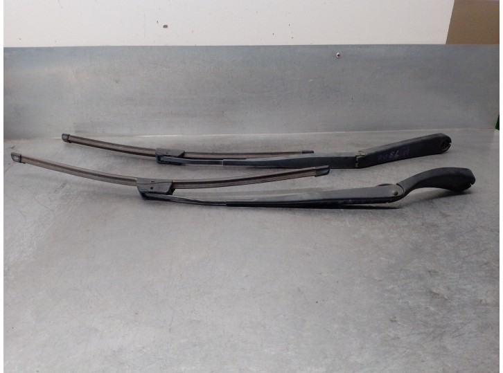 Replacement front right wiper arm for Saab 9-3 Saloon 1.8 CAT OEM IAM reference 12755306 DELA E IZQUI 
