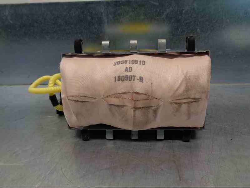 Recambio de airbag delantero derecho para toyota auris 1.4 turbodiesel cat referencia OEM IAM 305810910  