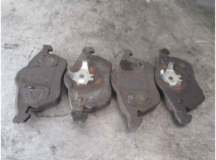 Replacement brake pads for Audi A6 Avant (4B5) 2.5 V6 24V TDI OEM IAM reference 